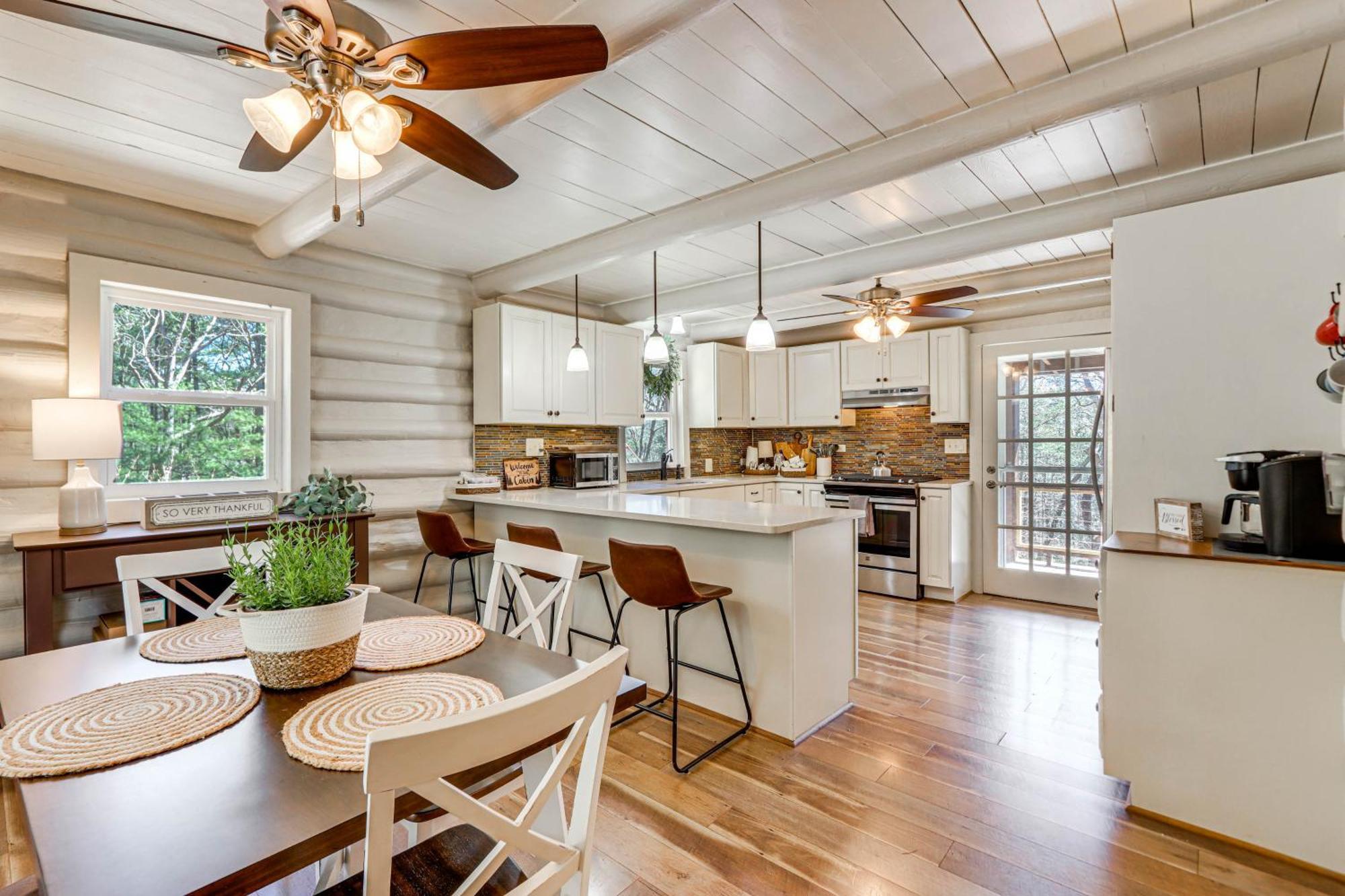 Dog-Friendly Hiawassee Cabin With Decks And Fire Pit! Екстер'єр фото