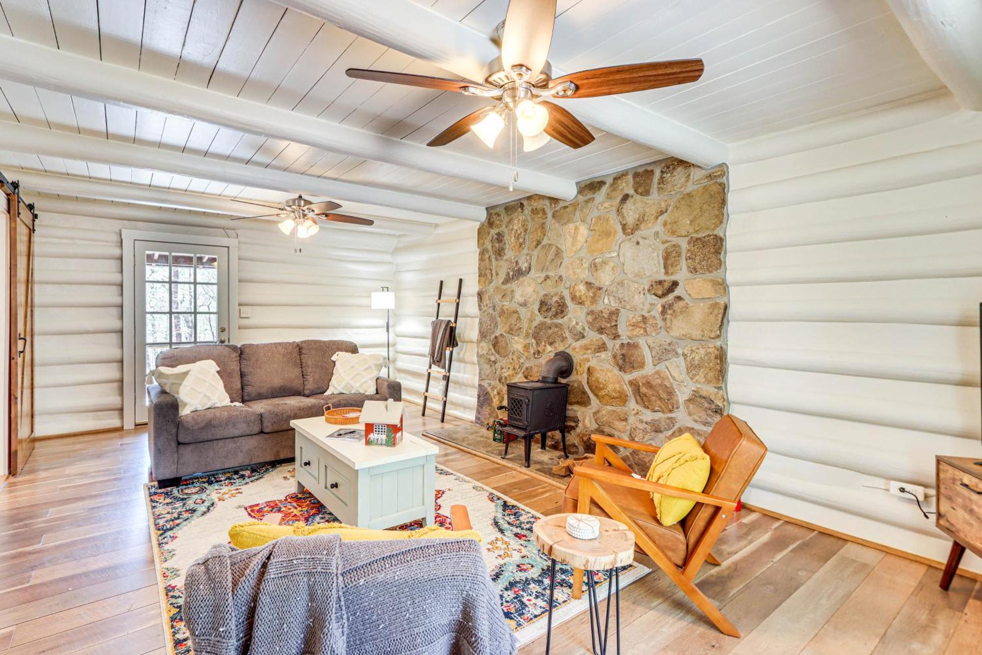 Dog-Friendly Hiawassee Cabin With Decks And Fire Pit! Екстер'єр фото