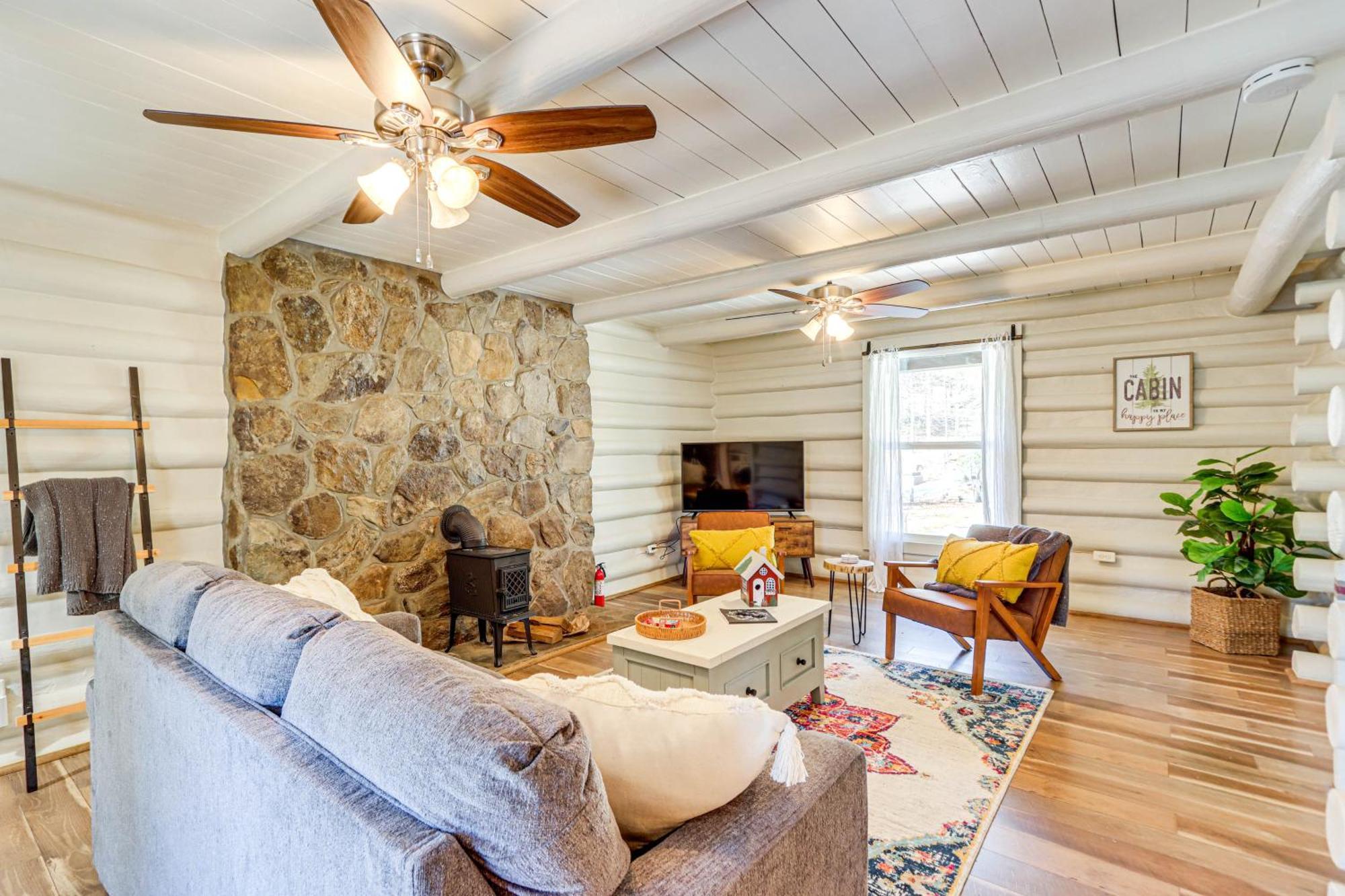 Dog-Friendly Hiawassee Cabin With Decks And Fire Pit! Екстер'єр фото