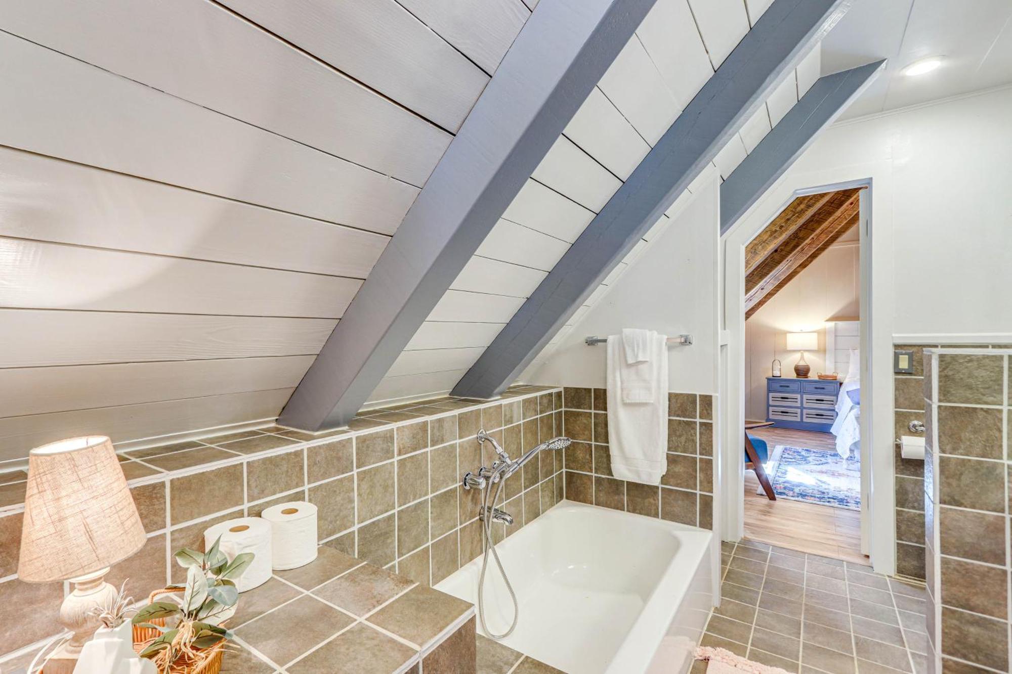 Dog-Friendly Hiawassee Cabin With Decks And Fire Pit! Екстер'єр фото