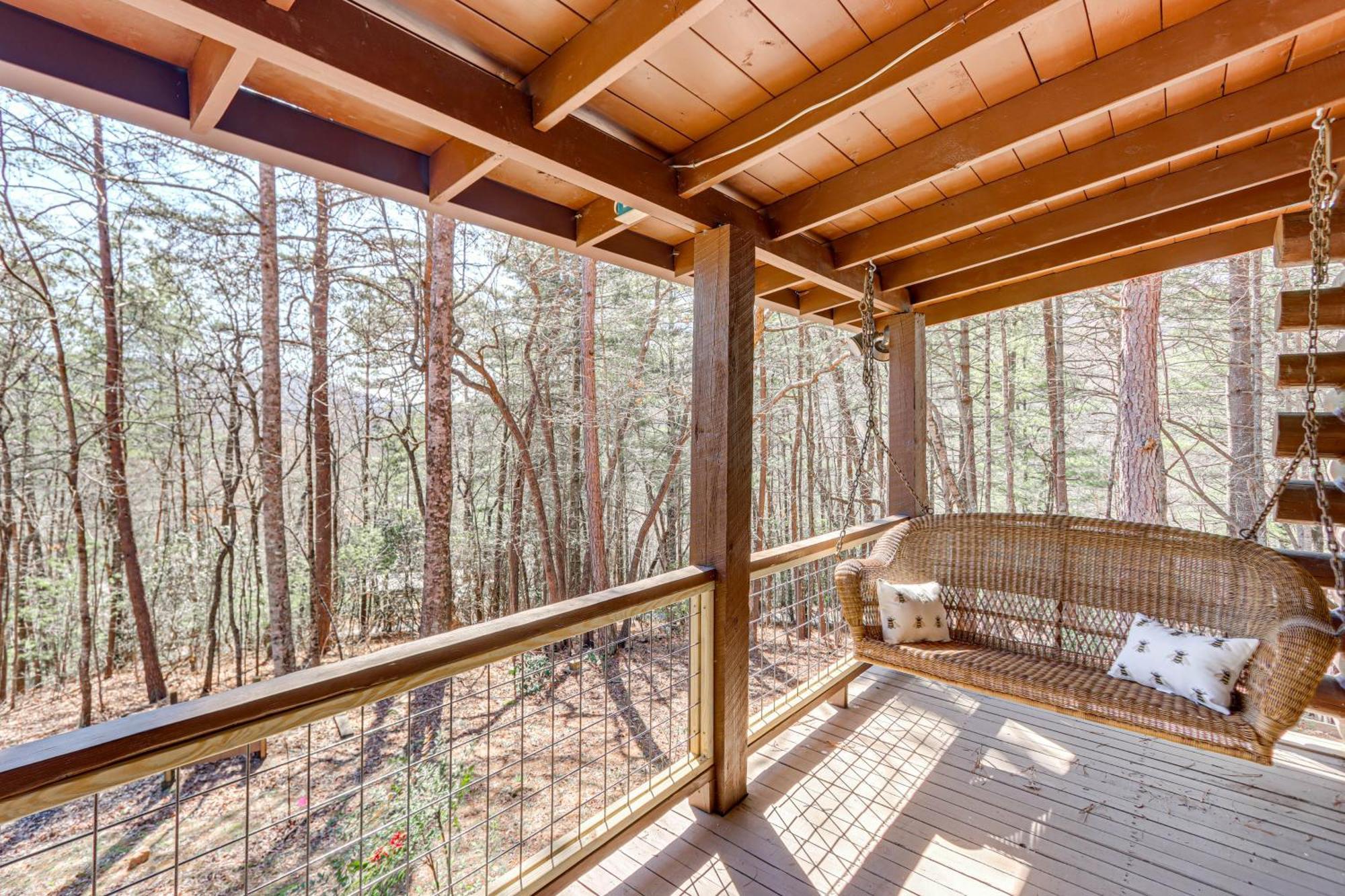 Dog-Friendly Hiawassee Cabin With Decks And Fire Pit! Екстер'єр фото