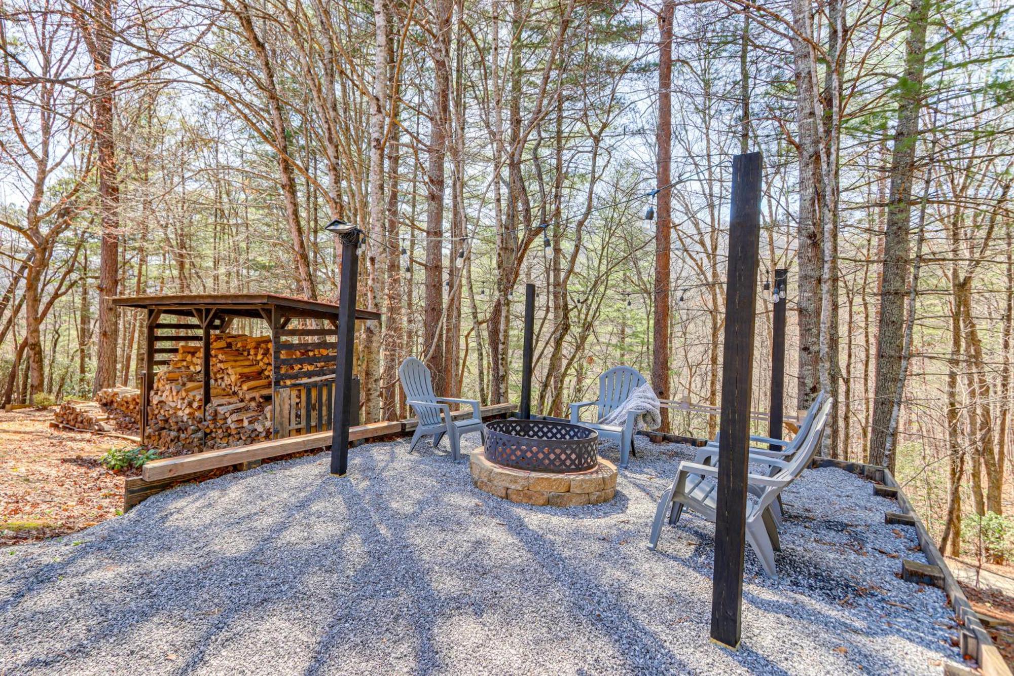 Dog-Friendly Hiawassee Cabin With Decks And Fire Pit! Екстер'єр фото