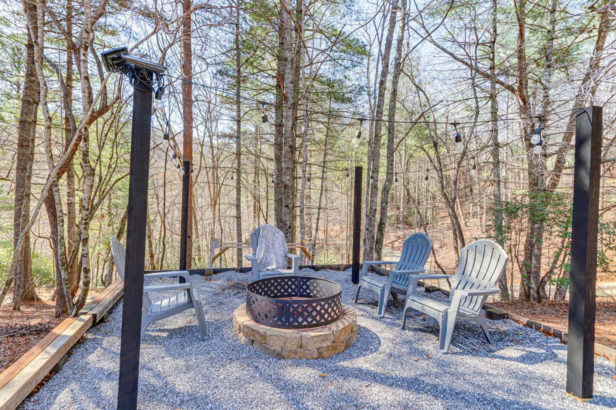 Dog-Friendly Hiawassee Cabin With Decks And Fire Pit! Екстер'єр фото